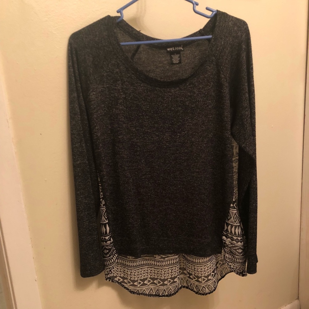 Cute long sleeve shirt w/sheer back!